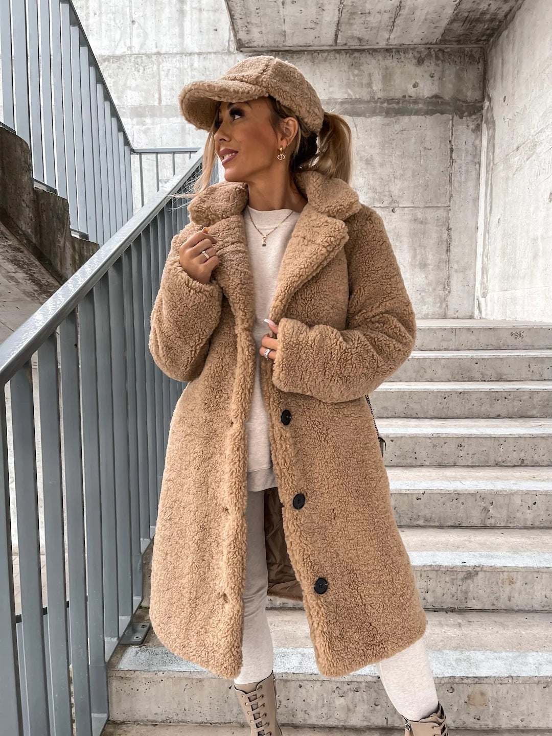 Ariana – Manteau long en fausse fourrure