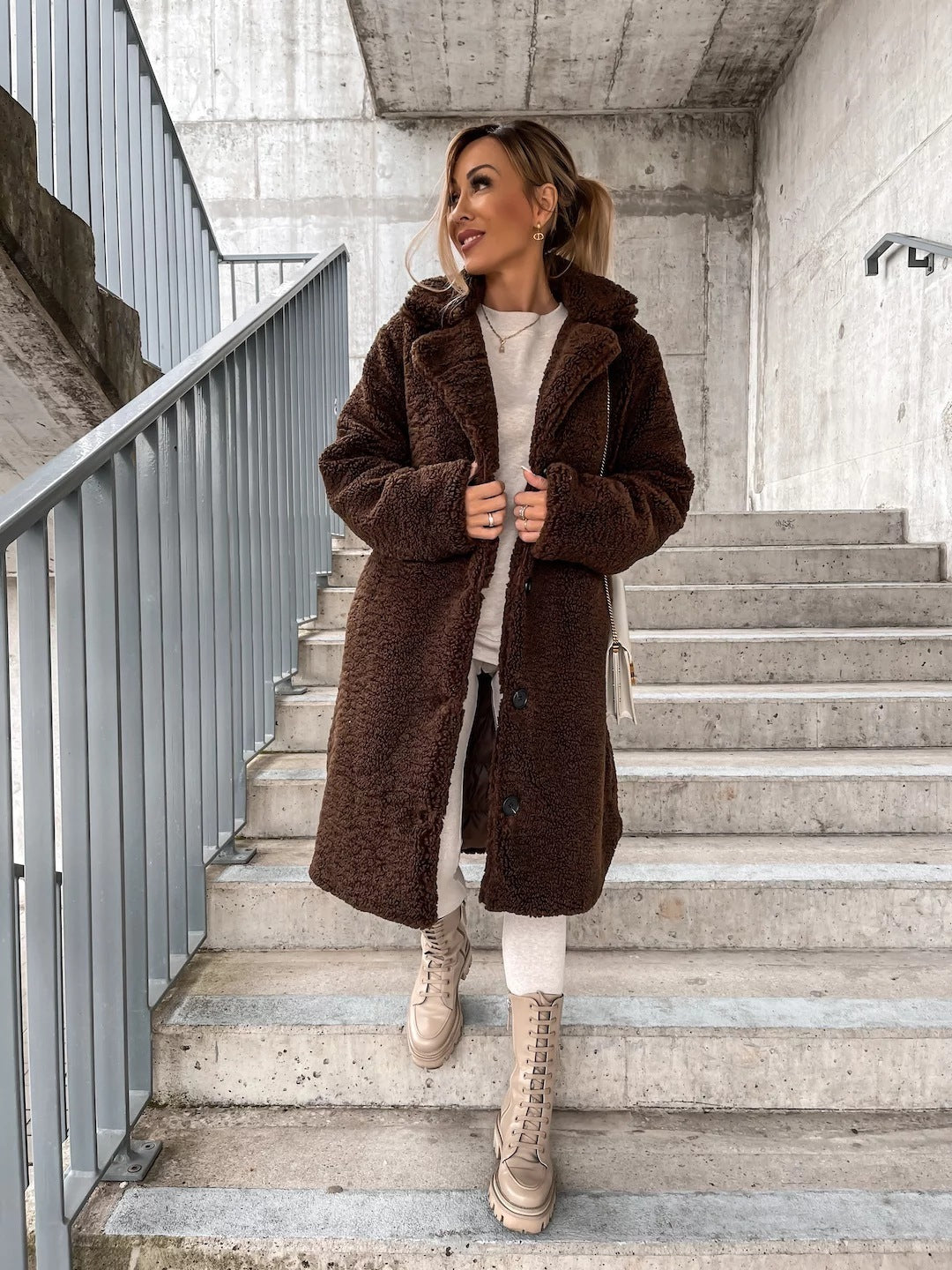 Ariana – Manteau long en fausse fourrure